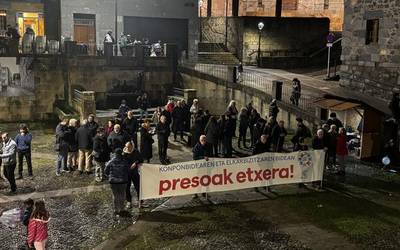 “Iraganeko politikak alde batera” utzi “benetako etorkizunari begira” jartzeko