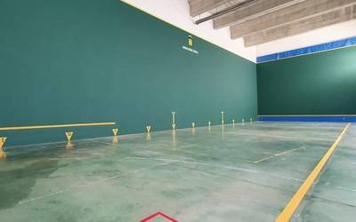 Aisialdia Elkarrekin lan-taldearen ekimenez, martxora arteko zapatutan kiroldegiko frontoia jolasgune bihurtuko da, asteburu honetatik aurrera