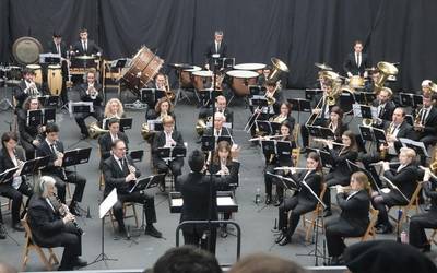 'Espazioko emozioak' kontzertua eta Iratxe Mugarzari urrezko pina