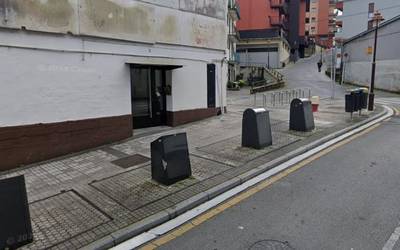 Pelotari kaleko zabor edukiontziak kendu, eta aparkalekuak sortuko ditu udalak