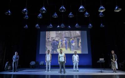 Desobedientzia zibilaren inguruko lan arrakastatsua, Santa Anako oholtzan