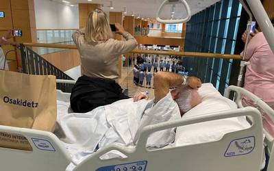 Plentziako Txikiteroak Urdulizko ospitalean izan dira Agate Deunari oles egiten