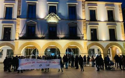 Zornotzako lan heriotza salatzeko elkarretaratzea egin dute