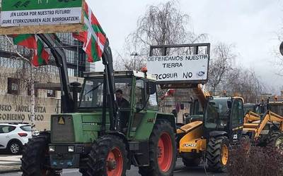 Abeltzain eta nekazarien haserreak hartu du Gasteiz