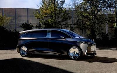 Ehun langile baino gehiago behar ditu Mercedesek