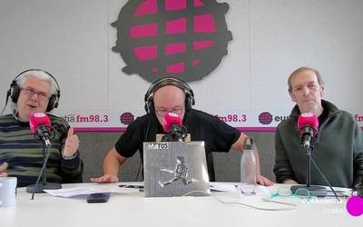 ‘Motos’ musika taldearen motorea berrituta