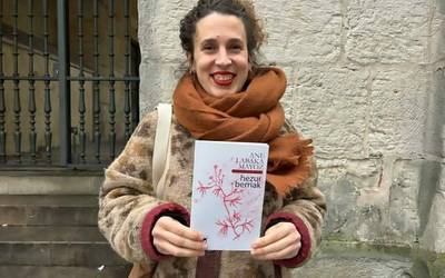 ‘Hezur berriak’ poesia liburua aurkeztuko du Ane Labakak otsailaren 7an Lesakan