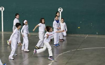 Arkupeko eskuz binakako pilota txapelketako final laurden gehiago jokatuko dituzte igandean