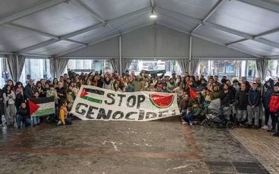 Palestinarekiko elkartasuna plazara atera dute Urduñan