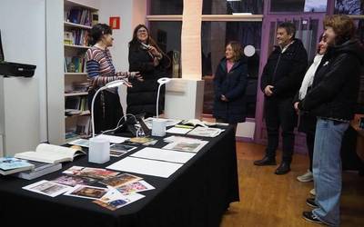 Malen Etxearen historia artelan bihurtzen duen erakusketa zabaldu dute