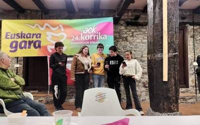 Bertsolaritzak badu harrobia Aretan