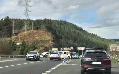 Auto istripua gertatu da A-625 errepidean, Markixanatik gertu