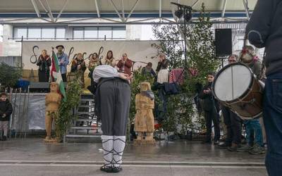 Egon diren, dauden eta egongo diren baserritarrak omenduta ospatu dute San Blas azoka