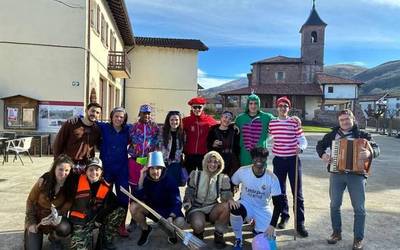 [ARGAZKIAK] Bikain joan dira Elbeteko inauteak