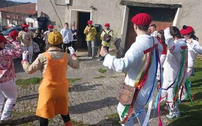 [ARGAZKIAK] Giro ederrean ibili dira Zomorroak Aranoko inauteetan