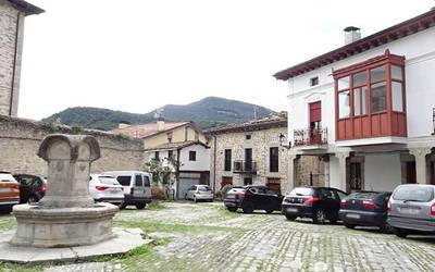 Alde Zaharreko trafiko ordenantzak eztabaida piztu du Artziniegan udal gobernu taldearen, oposizioaren eta merkatarien artean