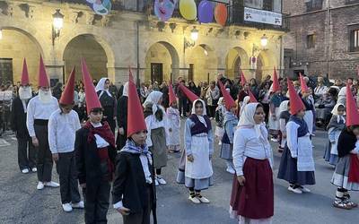 Sorgin dantza egingo dute hilaren 12an Aratusteei ongietorria egiteko