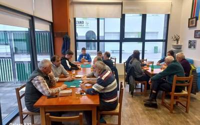 Bi mus bikotek aurrera egin dute txapelketan