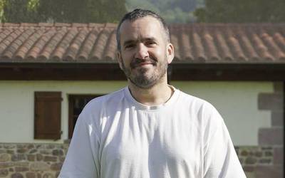 Literatur tailerra emanen du Hasier Larretxea idazleak Donezteben