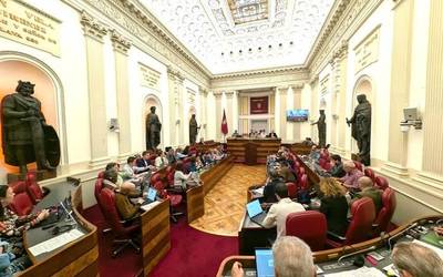 90 urte eta gero, Francori eta Molari ohorezko sariak kendu dizkiete