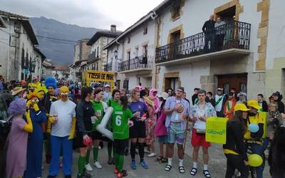 Uharte Arakilen kuadrillen mozorroak