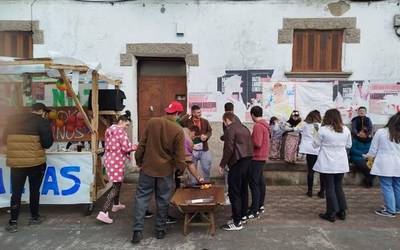 Aittun Haundiya eta Amin Ttikiya erre aurretik, inauteriak