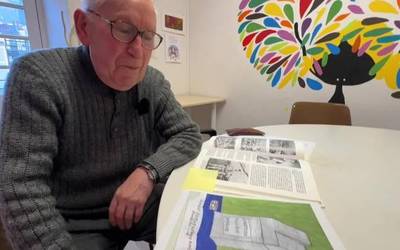 “Gaztetan majo ibiltzen ginen sake-harriarekin, batean jarri gainean eta labainean behera eta bestean pilota botatu eta eskuarekin joz”