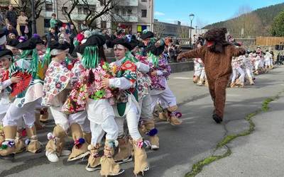 Inauteri Txikiaren bueltan, kalez kale aritu dira Oñatin