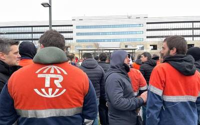 Tubos Reunidoseko bigarren greba eguna eta Eusko Jaurlaritzako bilera, zuzenean