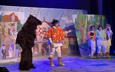 Aratusteak dantzan hasi dituzte Oñatin eta Bergaran