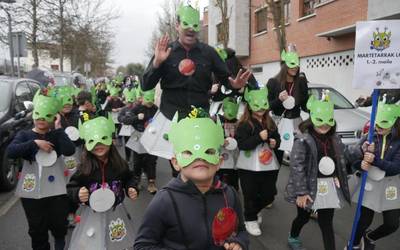 Mendiko Eskolako umeek espazioaren konkista atera dute kalera