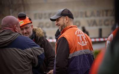 Eusko Jaurlaritzaren, Bizkaiko eta Arabako foru-aldundien eta Amurrioko eta Trapagarango udalen bilera Tubos Reunidoseko enpresa-batzordearekin