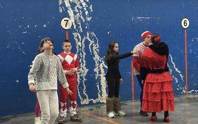 Mozorroa jantzi eta jolasera