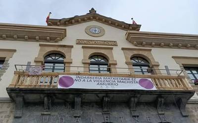 Indarkeria matxisten aurrean erantzun publikoa emateko prozedura berrikusteko prozesua onartu du Amurrioko Udalak
