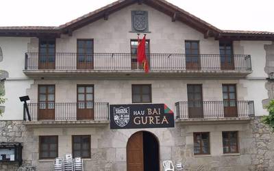 Uharte Arakilgo eta Lakuntzako udaleko kontuak eta AHTren kontrako batzarrak