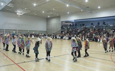 Aretxabaletako ikastetxeetako haurren dantzek Aratuste-matitzena girotu dute