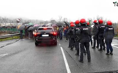 Erabateko jarraipena Tubos Reunidoseko hirugarren greba egunean