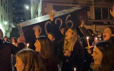 Txinen hiletarekin agurtu dituzte Aratusteak aretxabaletarrek