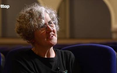 Ixabel Agirresarobe: "Ipuinak tokian tokiko euskalkian kontatu nahiko nituzke"