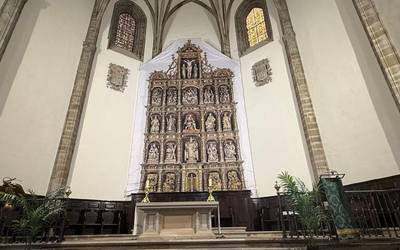 San Pedro elizako erretaula nagusia zaharberritzeko lehen fasea amaitu da