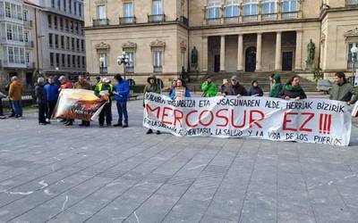 Mercosur itunaren aurkako manifestaziora deitu dute