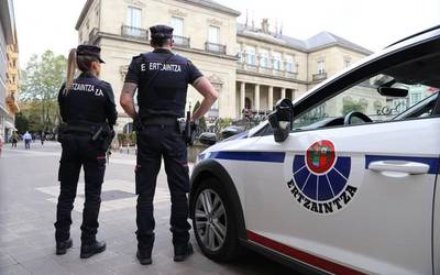Ertzaintzak bi gizon atxilotu ditu Zornotzako enpresa batean lapurretan egitea egotzita