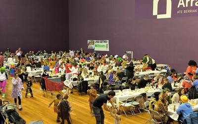 Haur eta Guraso Asanbladak eskerrak eman dizkie Inauterietako mozorro paellan batutakoei