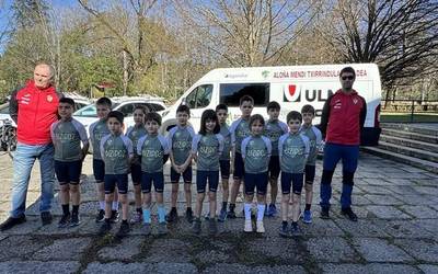 Aloña Mendiko txirrindulatza sailak taldeak aurkeztu ditu