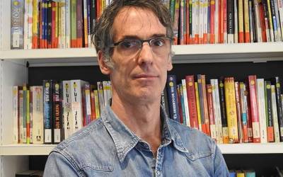 «Liburutegi publikoa gizartea eraldatzeko tresna dela uste dut»