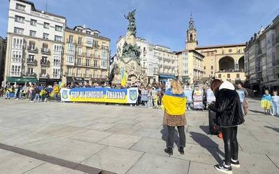Errusiar inbaditzailea "ez saritzeko" eskatu dute
