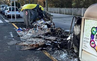 Beste hiru edukiontzi erre dituzte Aretxabaletan