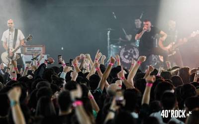 [ARGAZKI GALERIA] Aldarrikapena eta giro bikaina 40 Minutu Rock jaialdiaren X. urteurrenean