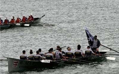 Badok 13 beteranoen ontziak irabazi du Hondarribiako Traineru Jaitsiera