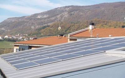 EBKk lau proiektu fotovoltaikori buruzko argibideak emanen ditu